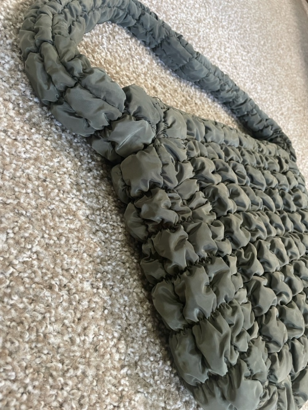 No Boundaries Women's Quilted Puffer Oversized Shoulder Hobo Bag, Olive Green 💚 - Picture 4 of 11